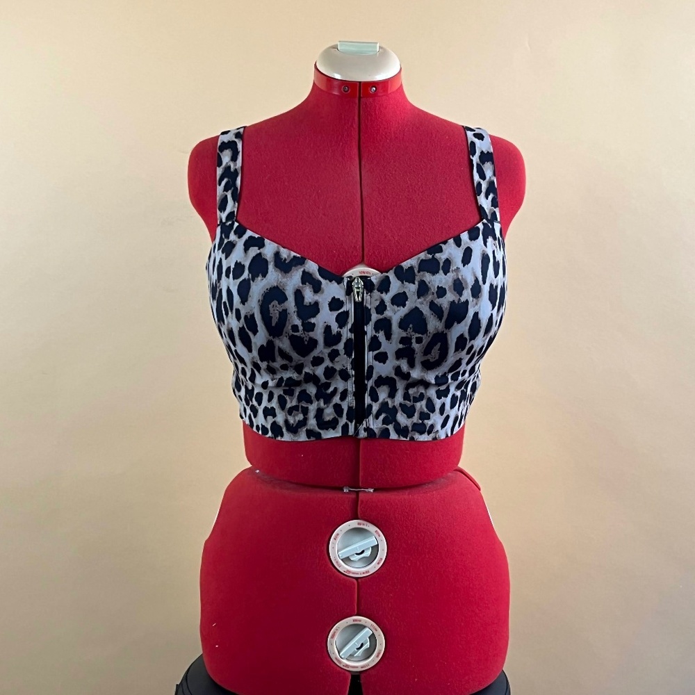 Victoria's Secret Front Close Sports Bra 36DD, Leopard/Cheetah Print